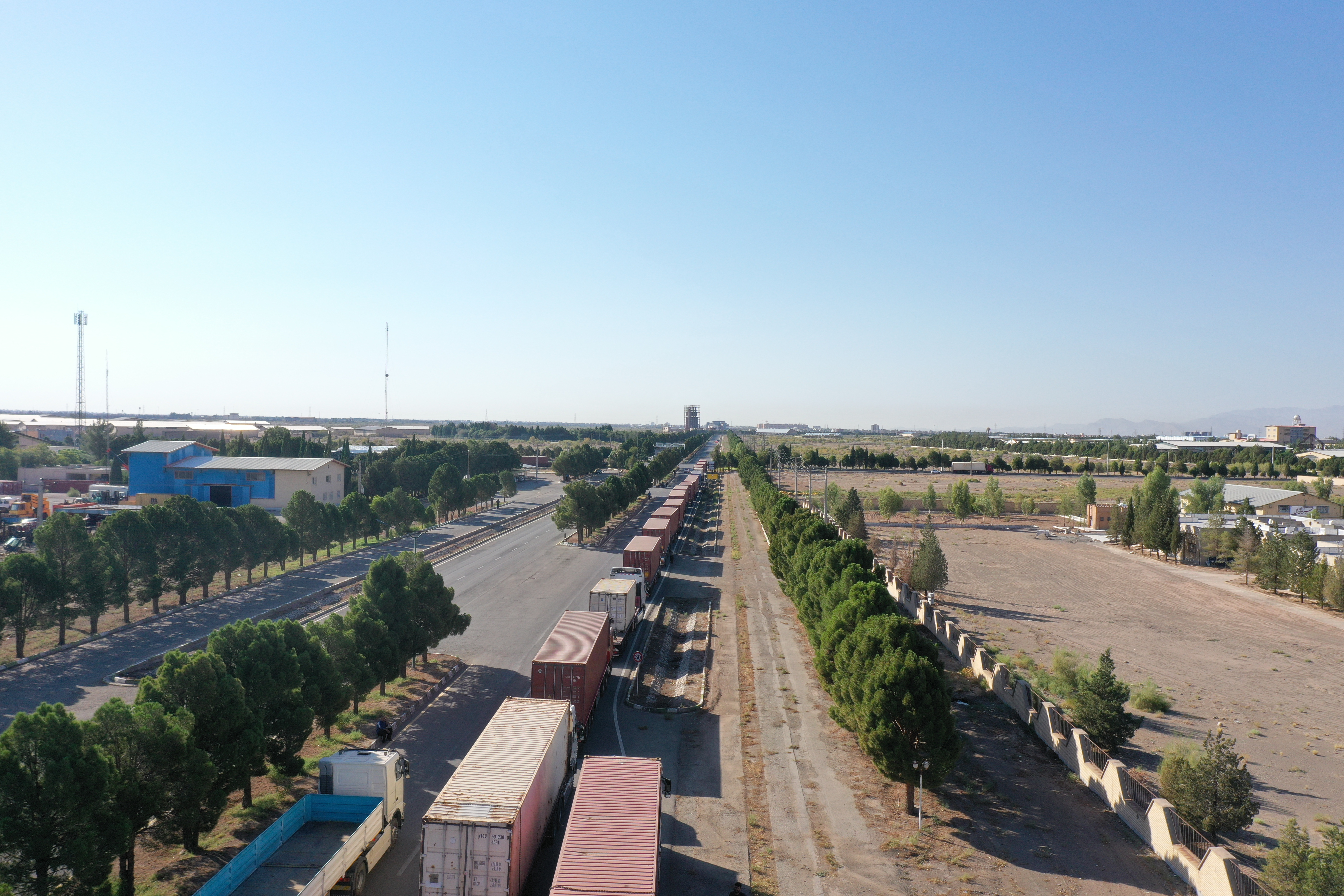 The arrival of more than 80 TEU(twenty-foot equivalent unit) containers of raw materials in Sirjan S