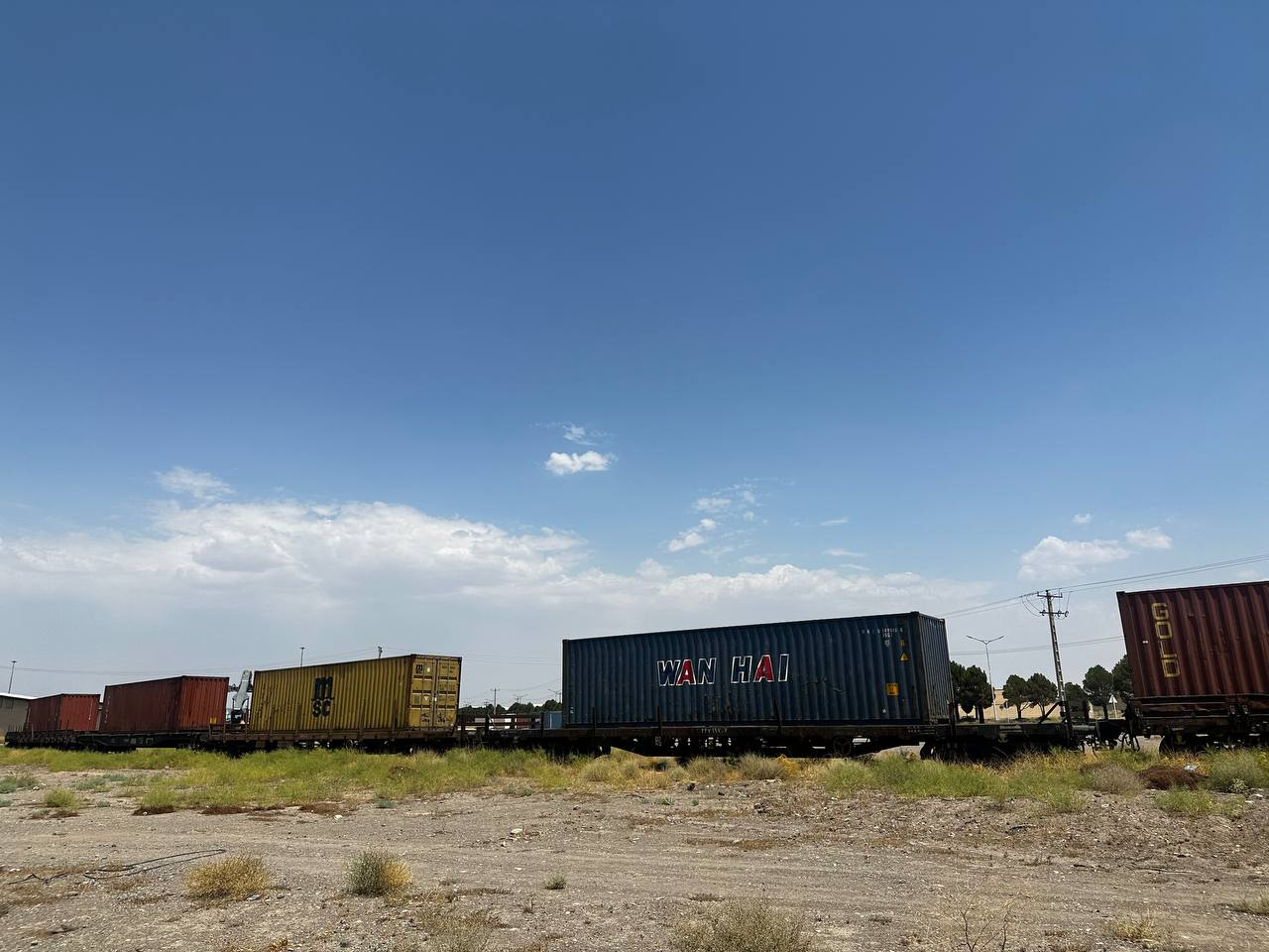 Rail arrival of 35 containers of 20 f and 40 f to the warehouses of the region